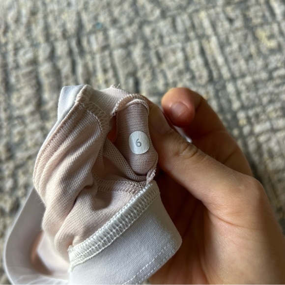 Lululemon Run: Sprint Bra Parfait Pink / White size 6 - Picture 5 of 8